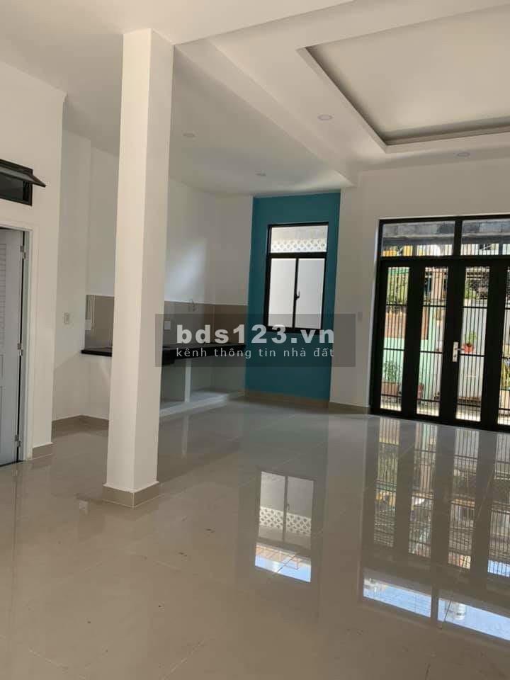 Nhà ở vừa cho thuê, Lạc Long Quân, cạnh CH Tiện Lợi Satra. 4,65 tỷ