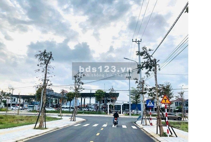 Lô góc ngã 4 siêu đẹp tại Trạm Thu Phí kinh doanh gì cũng OK !