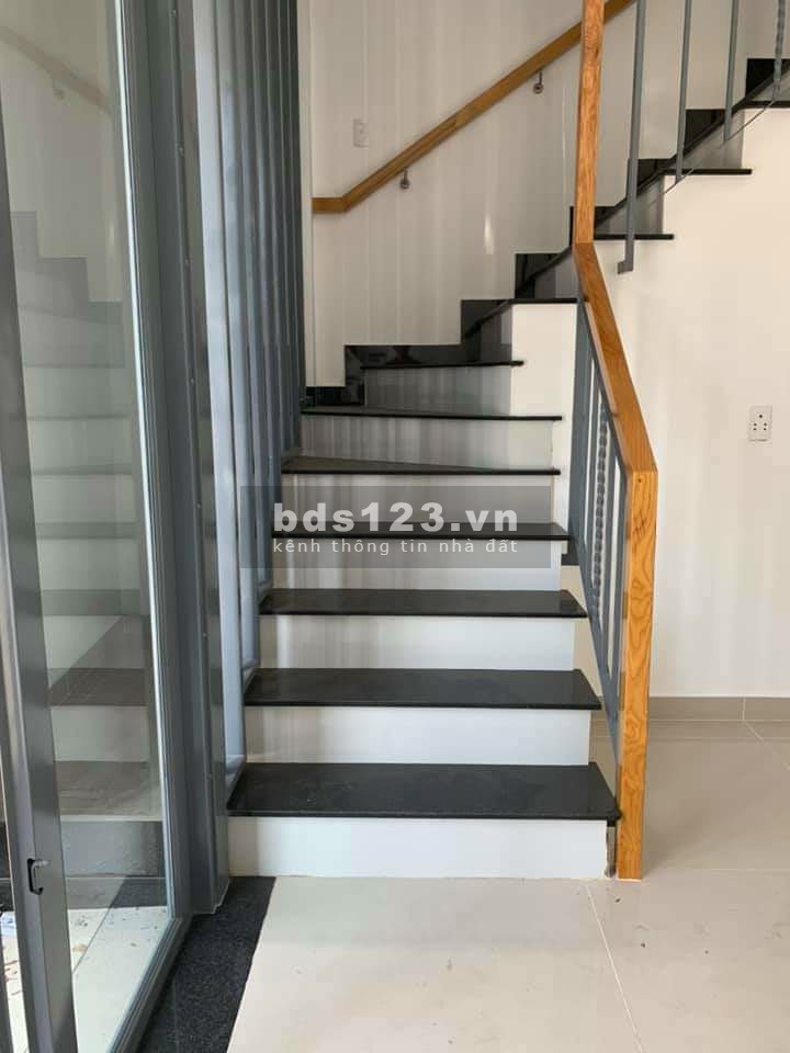 Nhà ở vừa cho thuê, Lạc Long Quân, cạnh CH Tiện Lợi Satra. 4,65 tỷ