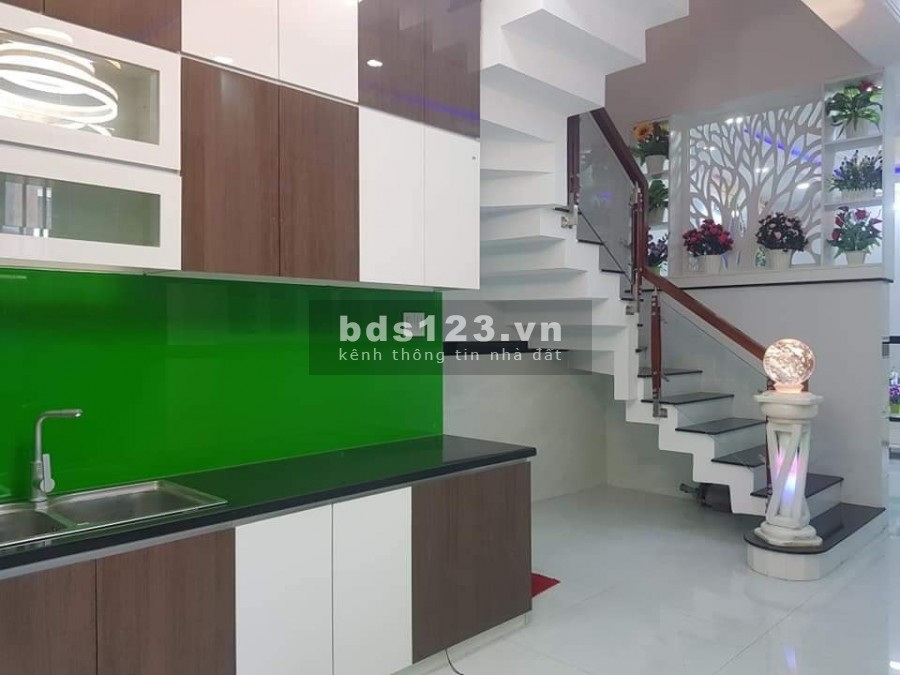 Bán nhà chính chủ Quận 3, tphcm. 4 tầng, hẻm xe hơi rộng 60m2