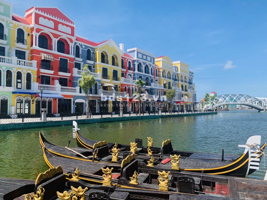 Bán lô góc shophouse mặt sông Venice, DT 100m2, hỗ trợ vay LS 0% trong 2 năm có khách thuê ngay