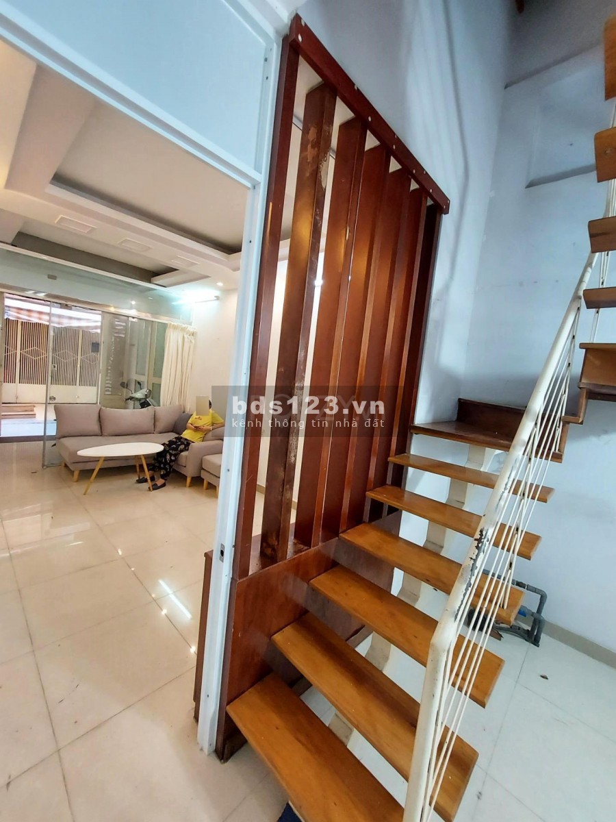 NHÀ THUÊ P8 Q10, 4PN, 3WC. 1 TR, 2L, ST, 15TR DT 120M2