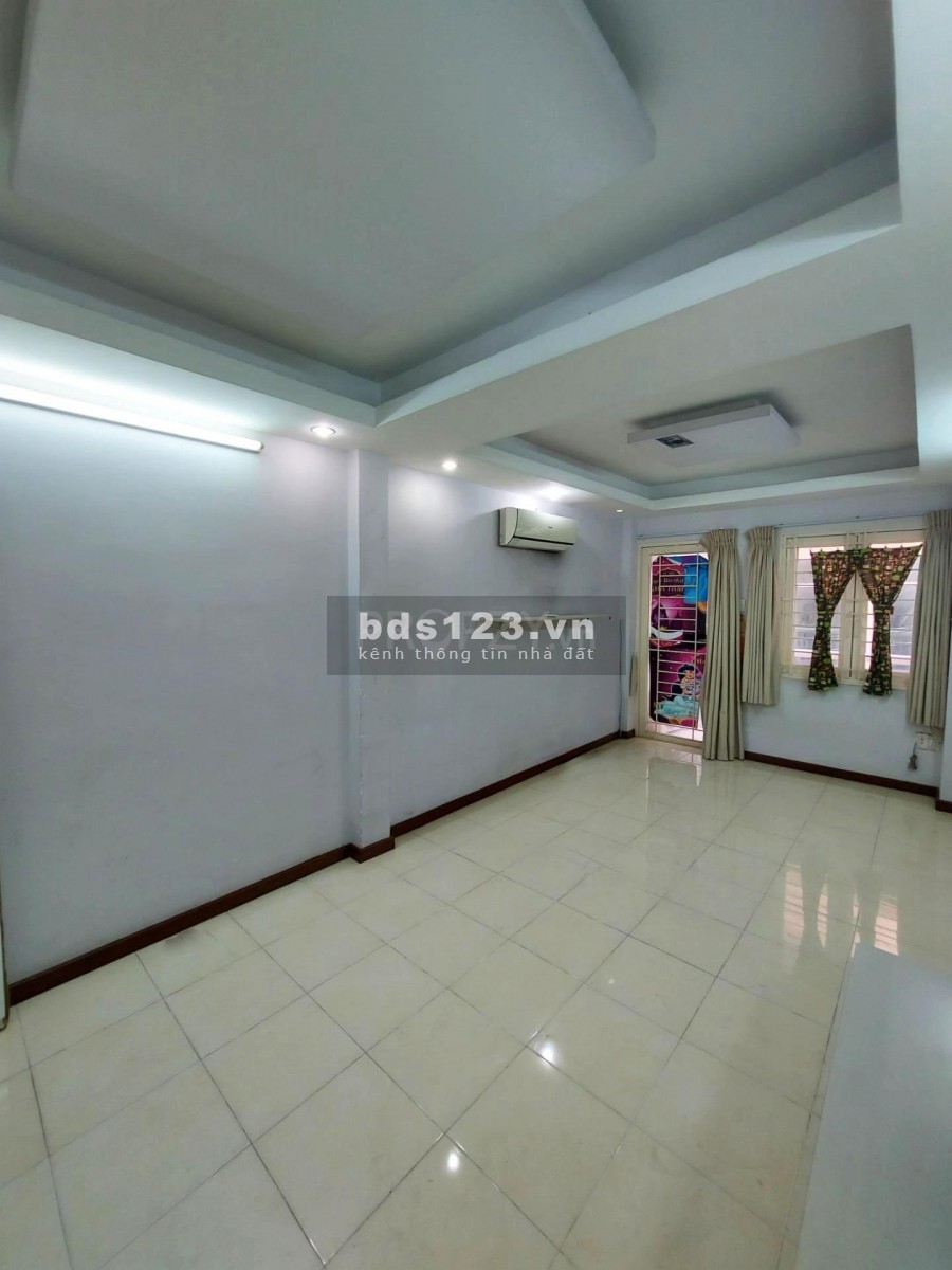 NHÀ THUÊ P8 Q10, 4PN, 3WC. 1 TR, 2L, ST, 15TR DT 120M2