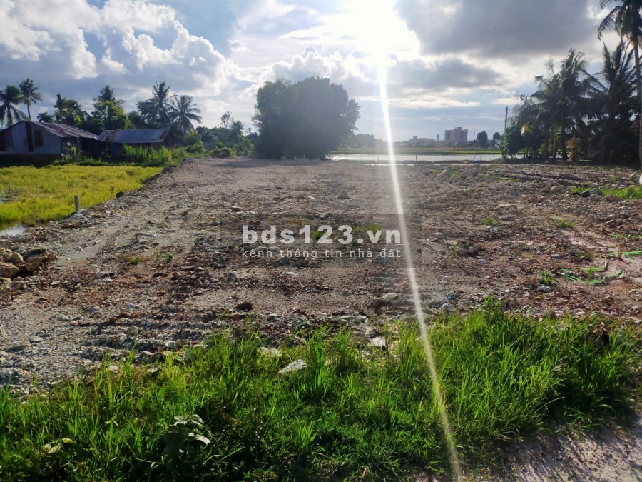 Cần bán gấp đất mặt tiền lộ đal 2,5m thuộc Mỹ Đức, Hà Tiên