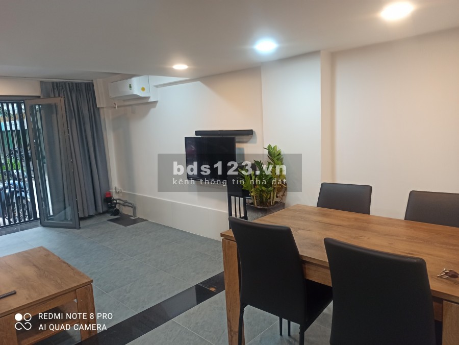 HÌNH THẬT 100% Nhà 2 tầng hẻm xe tải 40m2 4mx10m Hoàng Diệu Phường 6 Quận 4 giá 4 tỷ 2