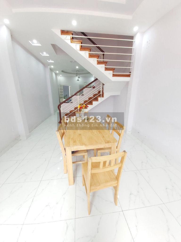 Cho thuê nhà nguyên căn Quận 8 , 3PN 2WC , MT 12m Bông Sao