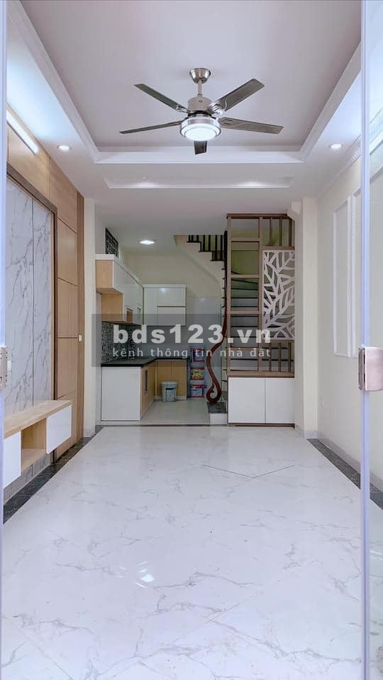 Bán nhà đẹp PL mới xây ngõ 896 Nguyễn Khoái 35m2 x 5 tầng giá 3,1 tỷ