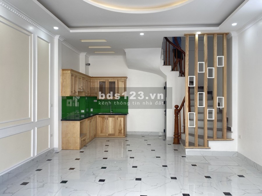 Bán nhà đẹp PL mới xây ngõ 896 Nguyễn Khoái 35m2 x 5 tầng giá 3,1 tỷ