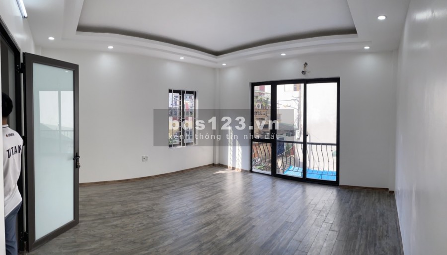 Bán nhà đẹp PL mới xây ngõ 896 Nguyễn Khoái 35m2 x 5 tầng giá 3,1 tỷ