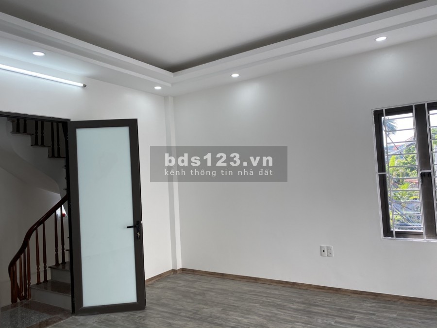 Bán nhà đẹp PL mới xây ngõ 896 Nguyễn Khoái 35m2 x 5 tầng giá 3,1 tỷ