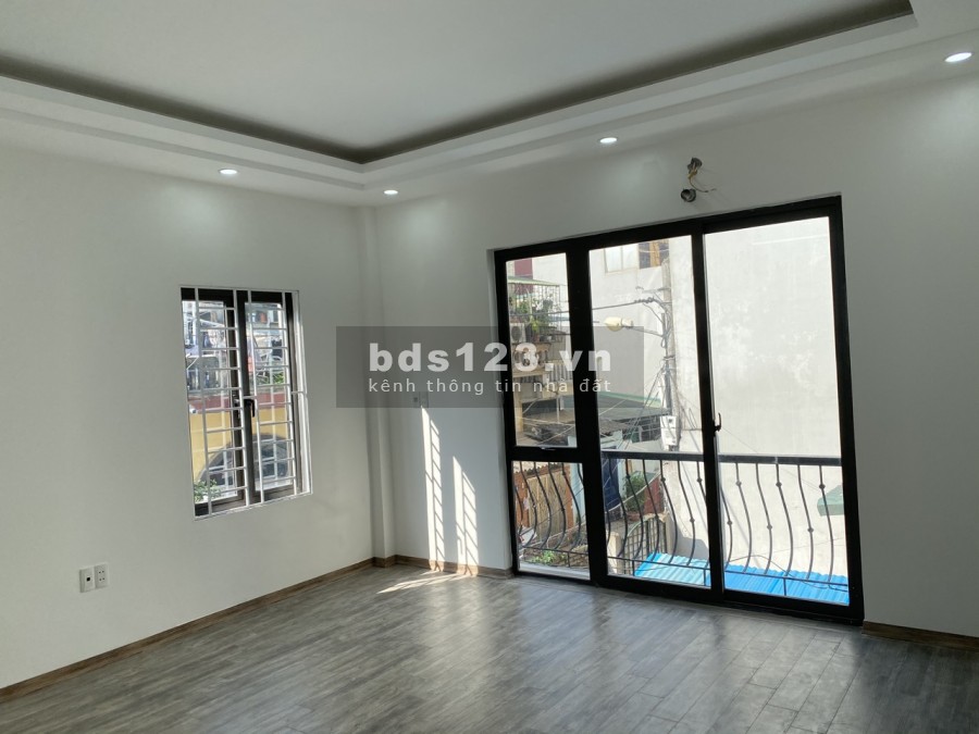 Bán nhà đẹp PL mới xây ngõ 896 Nguyễn Khoái 35m2 x 5 tầng giá 3,1 tỷ