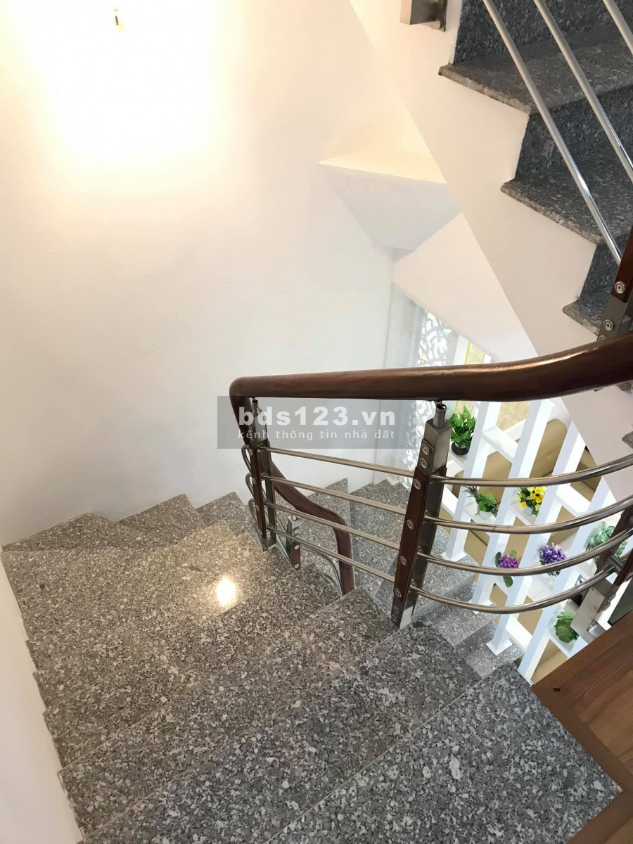 Gia đình cần bán gấp nhà Mặt ngõ Cầu Đất giá 2.7 tỷ, 18mx5T, ở luôn