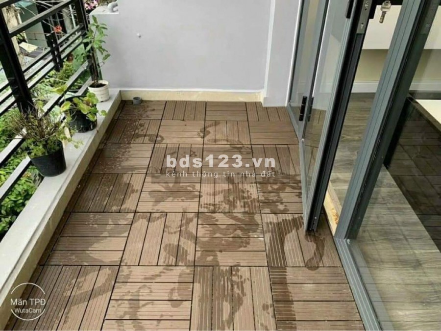 Siêu phẩm Ô tô đỗ cửa