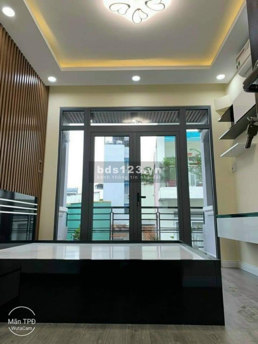 Siêu phẩm Ô tô đỗ cửa