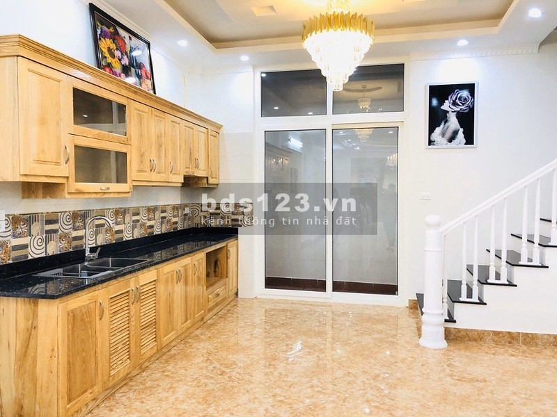 Bán nhà Đẹp ngõ 108 Đông Thiên giá 1,3 tỷ, 37m2, MT 4.8m, Oto cách 10m.