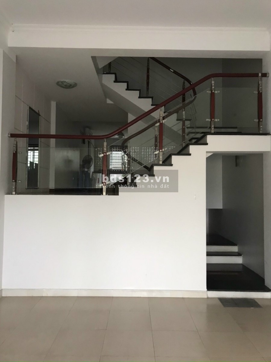 Bán nhà 3 tầng mặt phố Thượng Đạt, Tứ Minh, 74.25m2, mt 4.5m, 3.3 tỷ, vị trí đẹp