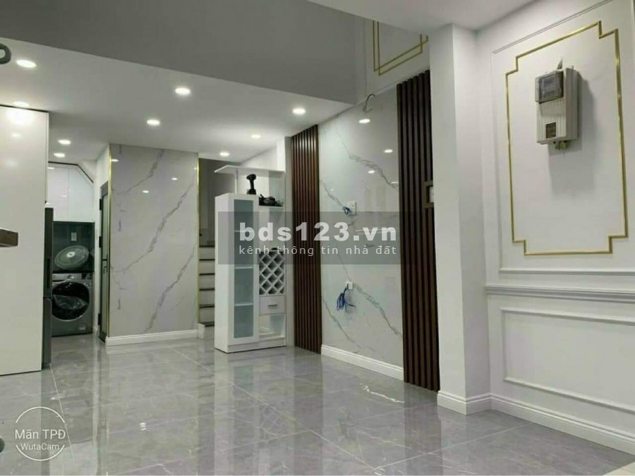 Siêu phẩm Ô tô đỗ cửa