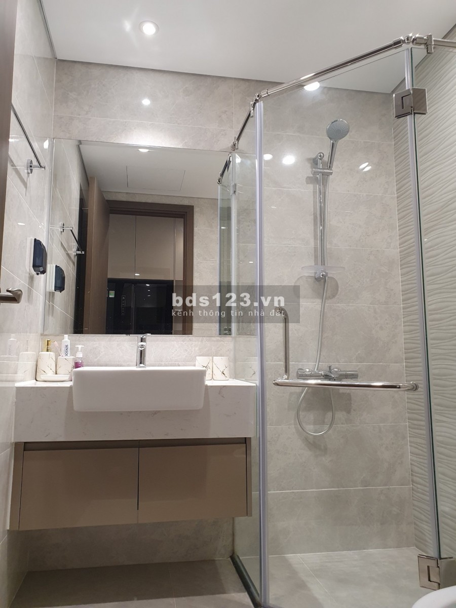Cho thuê căn hộ 2PN - DT 72m2 nội thất cơ bản và full đồ giá rẻ nhất Vinhomes West Point Phạm Hùng