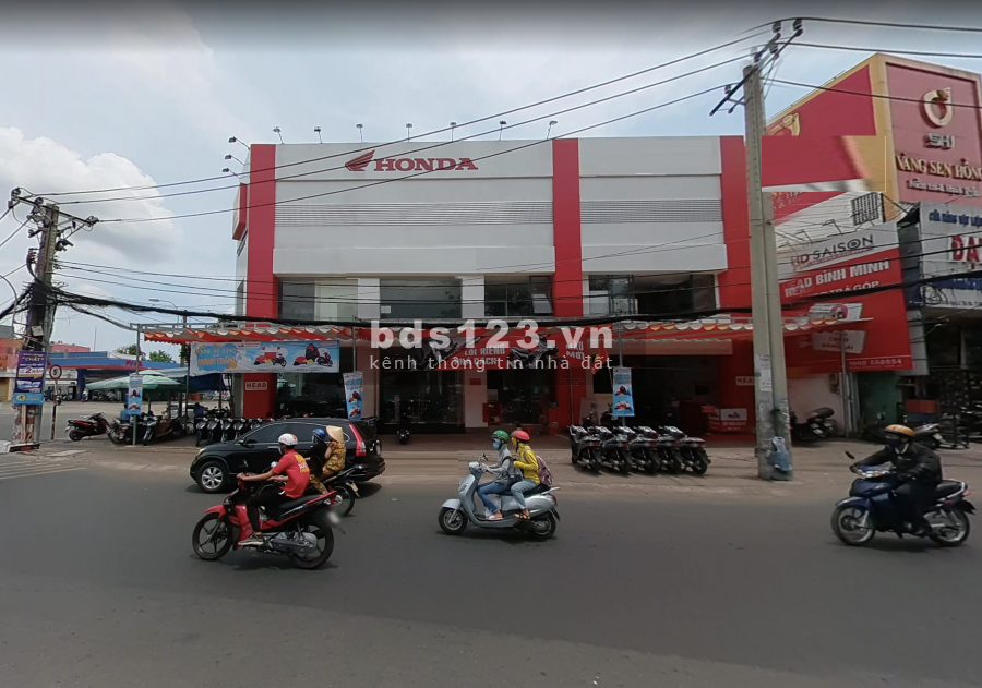 Đường Thành Thái mặt tiền đẹp q10 dt 11 x 25m