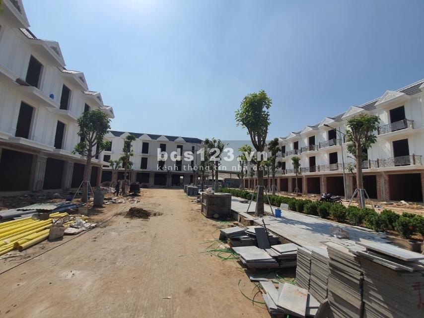 NHÀ PHỐ ĐÔNG TÁC DĨ AN BÌNH DƯƠNG GẦN BIG C CŨ