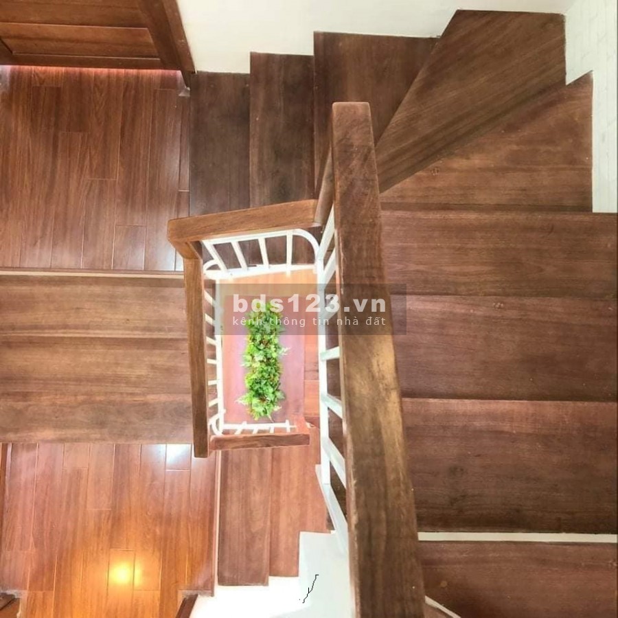 Bán nhà chính chủ quận 3 ngay vòng xoay dân chủ, 3 tầng. Rộng 75m2. Liên hệ chính chủ 0708000454
