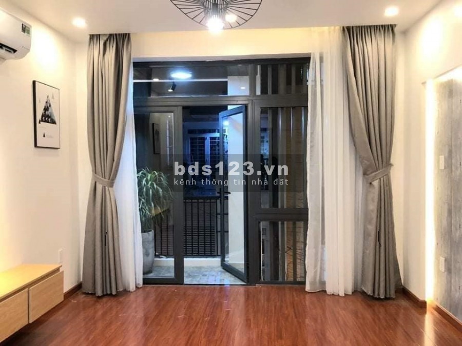 Bán nhà chính chủ quận 3 ngay vòng xoay dân chủ, 3 tầng. Rộng 75m2. Liên hệ chính chủ 0708000454