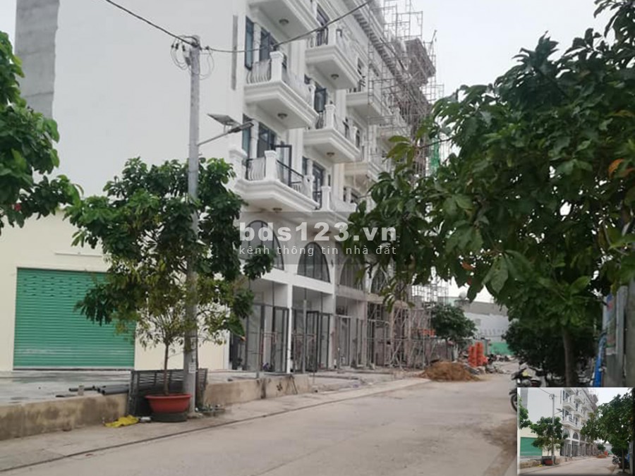 Bán nhà Gò Vấp Dương Quảng Hàm, nhà 3 tầng, 71m2, giá 5 tỷ 750 triệu. LH: 0866067089.