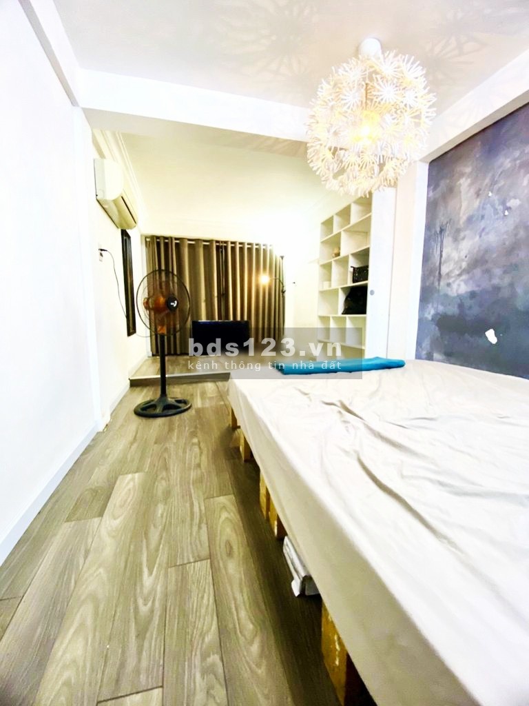 Cho thuê nhà nguyên căn 1 trệt 2 lầu, đường Duy Tân, P. 15, Phú Nhuận, cách MT 10m. Giá 10 tr