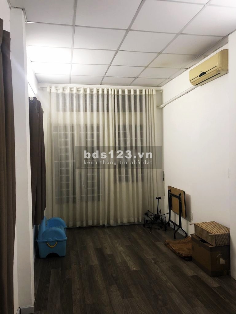 Cho thuê nhà nguyên căn 1 trệt 2 lầu, đường Duy Tân, P. 15, Phú Nhuận, cách MT 10m. Giá 10 tr