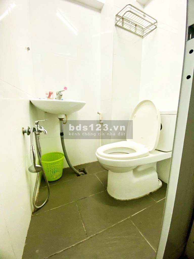 Cho thuê nhà nguyên căn 1 trệt 2 lầu, đường Duy Tân, P. 15, Phú Nhuận, cách MT 10m. Giá 10 tr