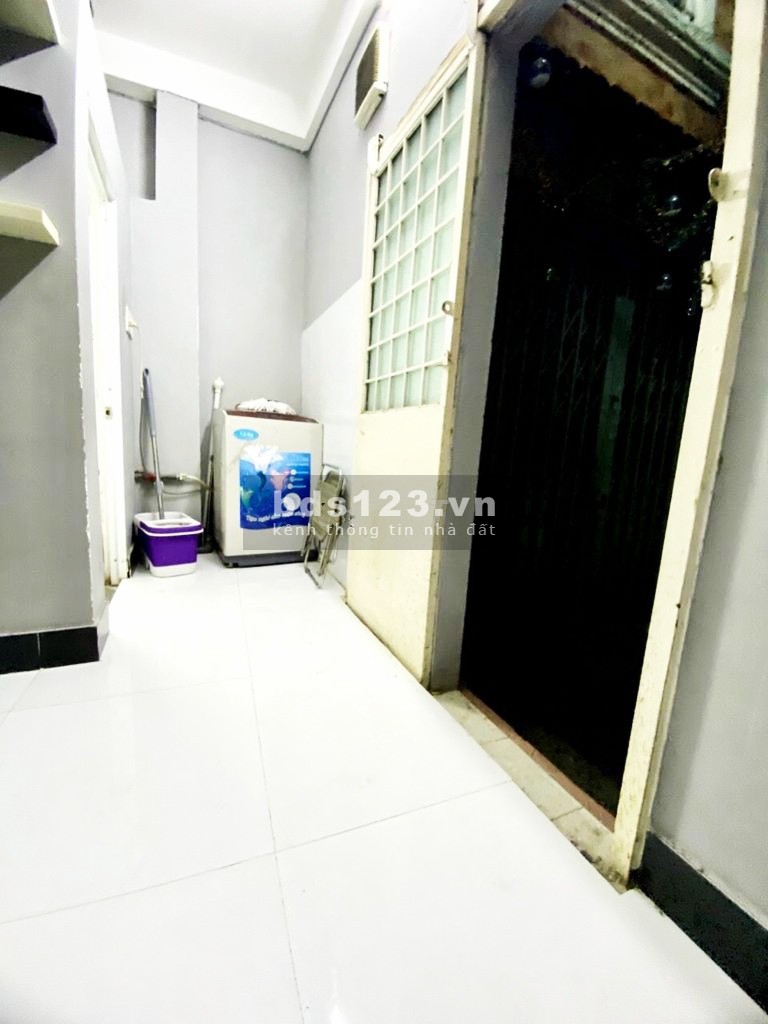 Cho thuê nhà nguyên căn 1 trệt 2 lầu, đường Duy Tân, P. 15, Phú Nhuận, cách MT 10m. Giá 10 tr