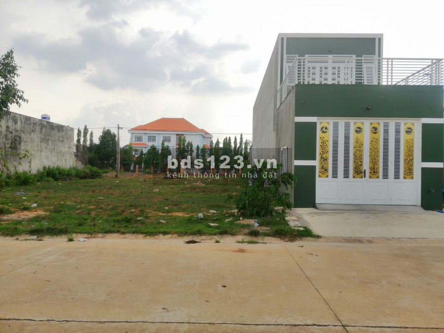 Kẹt tiền cuối năm bán gấp lô đất thông trường đại học Việt Đức, sổ riêng bao sang tên.