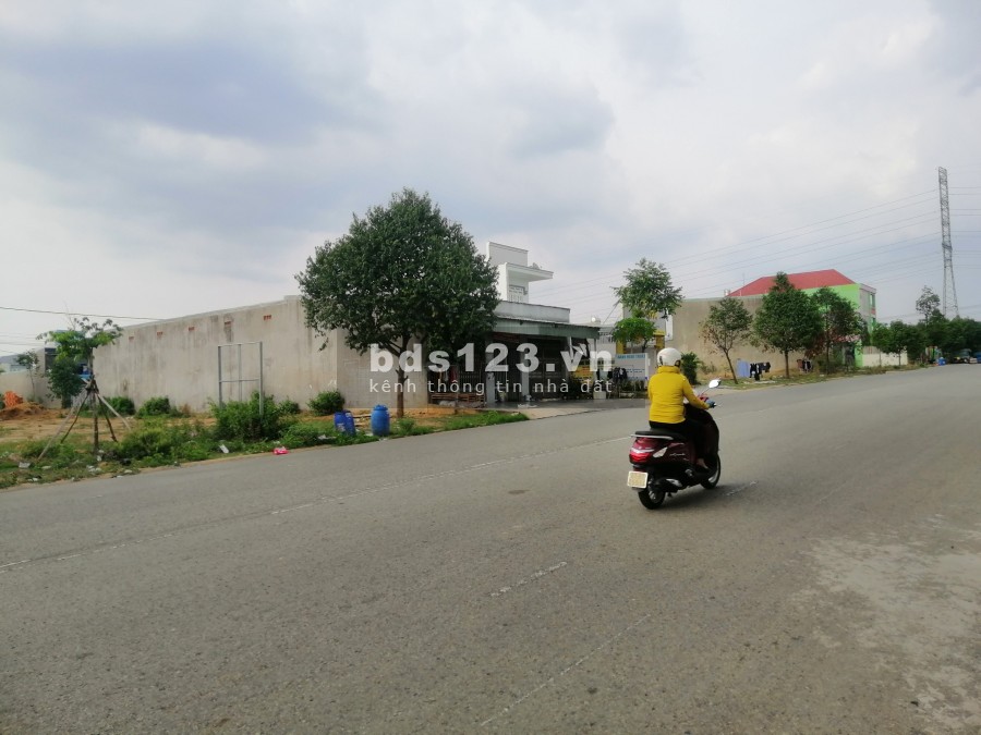 Kẹt tiền cuối năm bán gấp lô đất thông trường đại học Việt Đức, sổ riêng bao sang tên.
