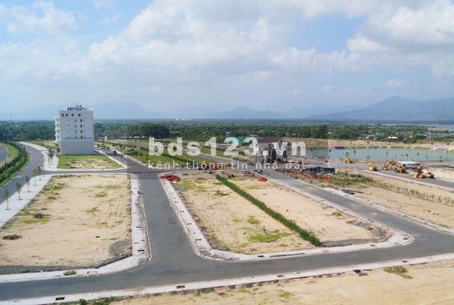 Kẹt vốn ra gấp miếng đất kinh doanh Tết