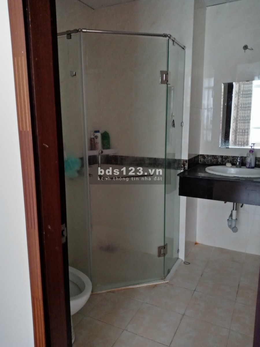 Cần cho thuê nhanh căn hộ Giai Việt Quận 8. Trước tết miễn trung gian giá rẻ. 78m2, 2pn, 2wc Nhà có rèm, tủ quần áo. Giá 7.5tr/th