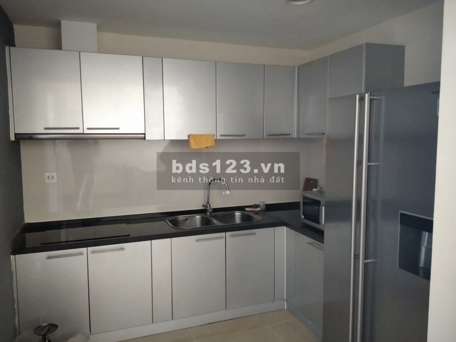 Tôi cần bán gấp căn hộ Royal city: 2 ngủ sáng, 111m2, Giá 4.5 tỷ, LH: 0967839010