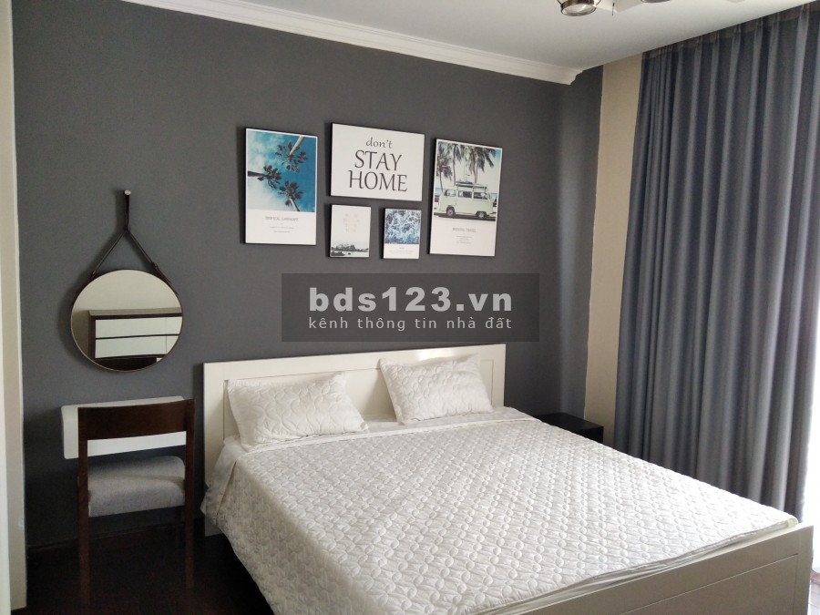 Tôi cần bán gấp căn hộ Royal city: 2 ngủ sáng, 111m2, Giá 4.5 tỷ, LH: 0967839010