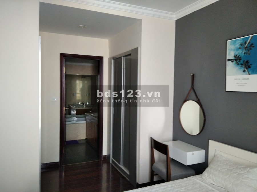 Tôi cần bán gấp căn hộ Royal city: 2 ngủ sáng, 111m2, Giá 4.5 tỷ, LH: 0967839010