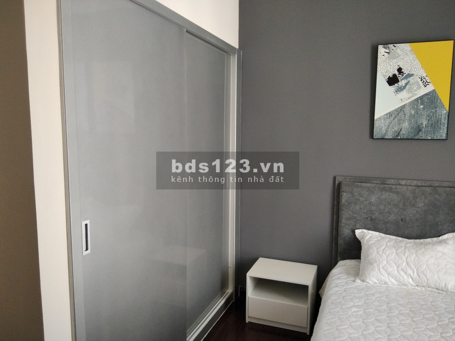 Tôi cần bán gấp căn hộ Royal city: 2 ngủ sáng, 111m2, Giá 4.5 tỷ, LH: 0967839010