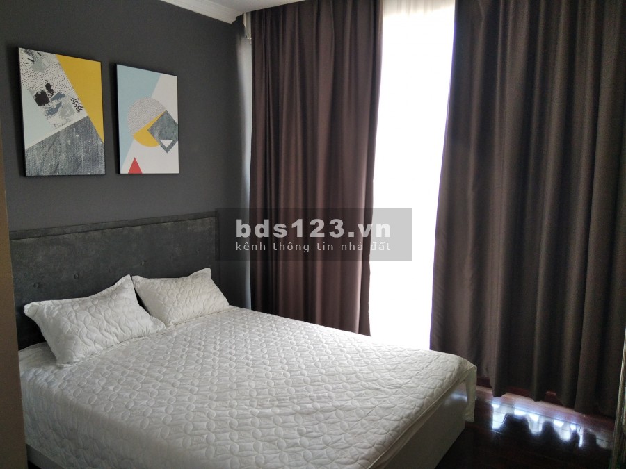 Tôi cần bán gấp căn hộ Royal city: 2 ngủ sáng, 111m2, Giá 4.5 tỷ, LH: 0967839010