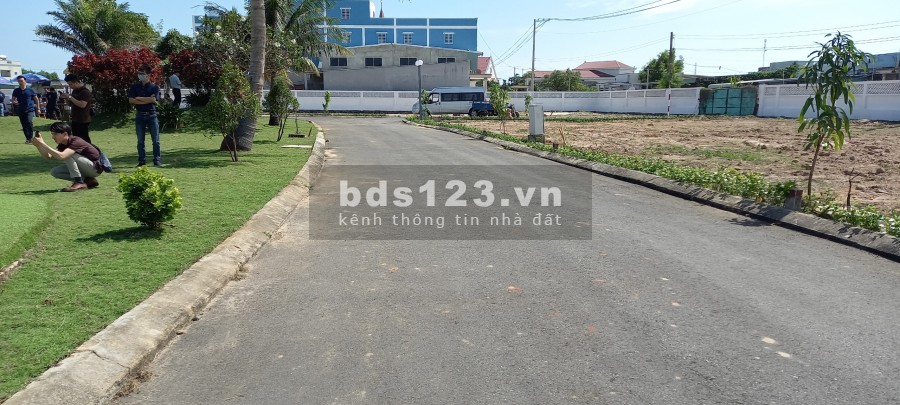 Bán đất TC cách chợ đêm Hồ Tràm 1.5Km , có sẵn thổ cư, Sổ Hồng riêng LH 0902.93.1223
