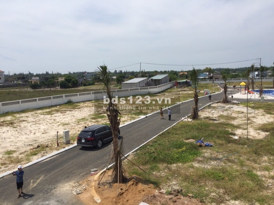 Bán đất TC cách chợ đêm Hồ Tràm 1.5Km , có sẵn thổ cư, Sổ Hồng riêng LH 0902.93.1223