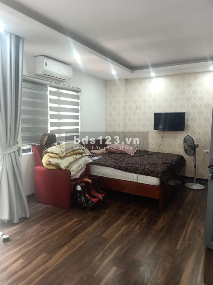 Bán gấp CH tập thể Phố Đại La ( tầng 1) giá 1.45 tỷ, DT 40m2, đẹp ở luôn.