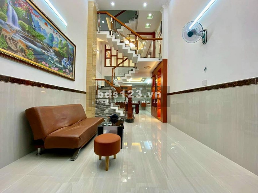 Nhà mới ở ngay 40m2 Thích Quảng Đức 4 tầng 6 PN giá 6 tỷ