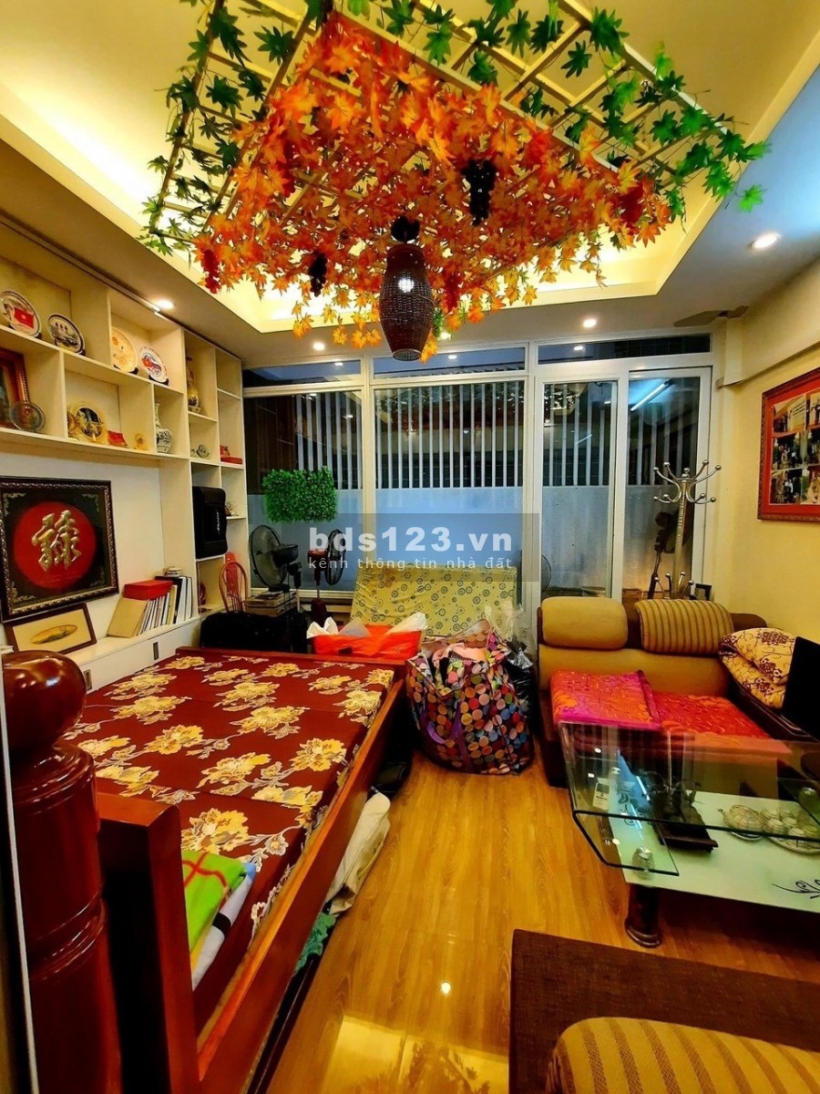 Hoàng Cầu, Ô tô đỗ cửa, 2 mặt thoáng, 6Tầng, MT 4.2m, 7.8 Tỷ. Lh : 0868844278