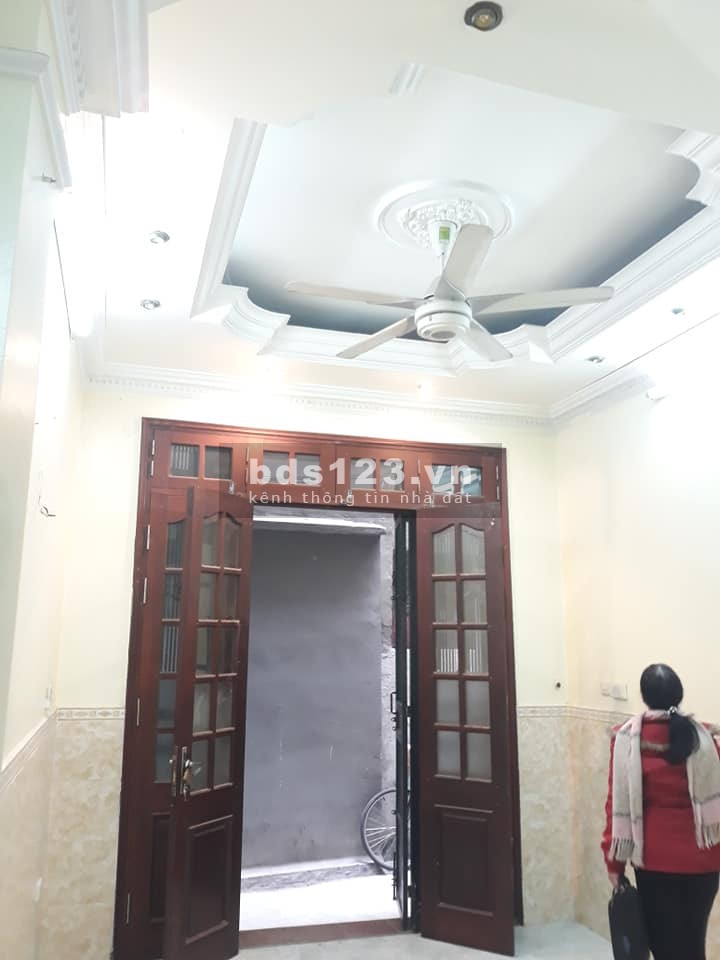 Bán nhà phố Thái Thịnh, cách đường ô tô 20 m,4 tầng, 2.95 tỷ.