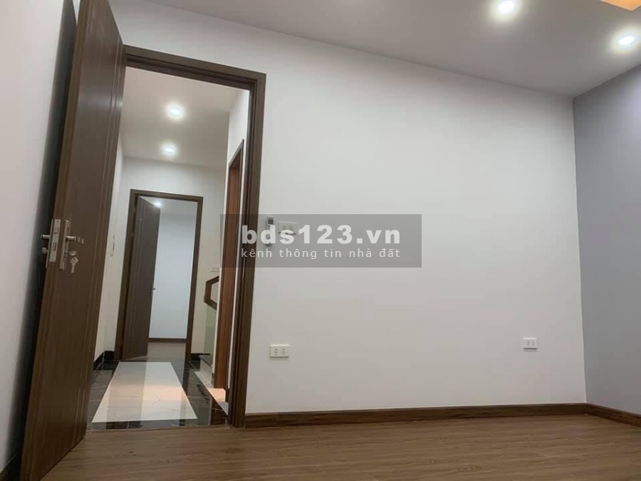 NHÀ ĐẸP CÓ 1.0.2 Trường Chinh, dt 40m2 giá chỉ 3.7 tỷ