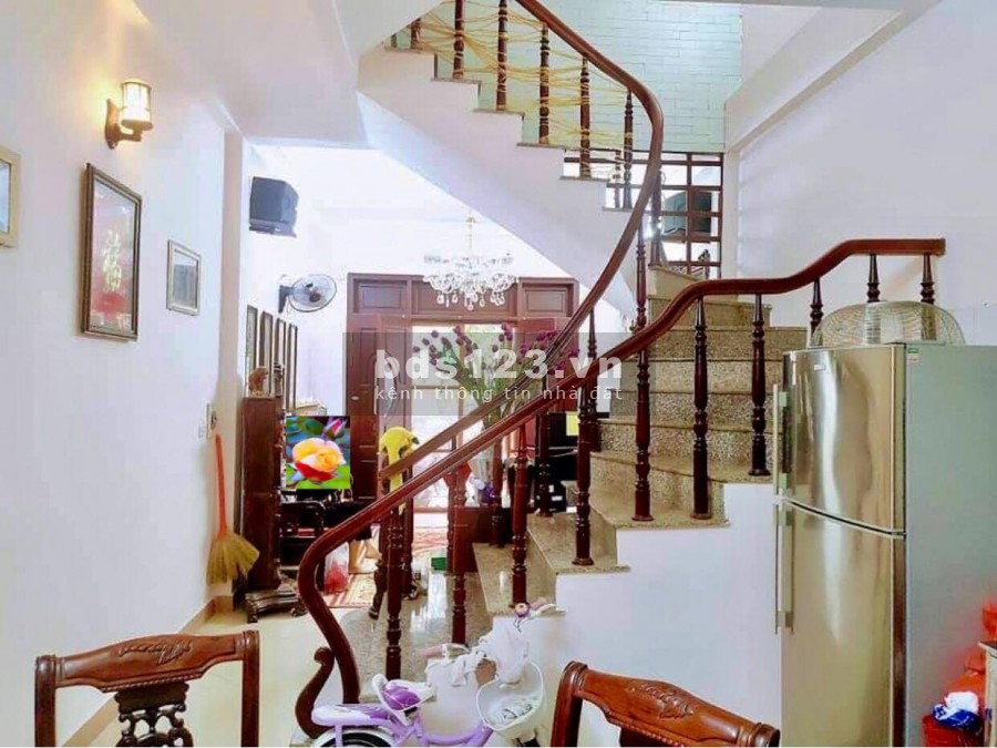 Lĩnh Nam, nhà rộng đẹp, sát phố, ô tô đỗ cửa, DT53m2, 5 tầng, nhỉnh 5 tỷ, Hoàng Mai