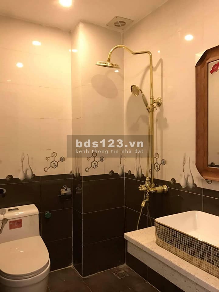 Bán nhà lô góc phố Nguyễn Trãi, 42m2 5 tầng 4 phòng ngủ,20m ra oto tránh giá hạt rẻ 3,4 tỷ