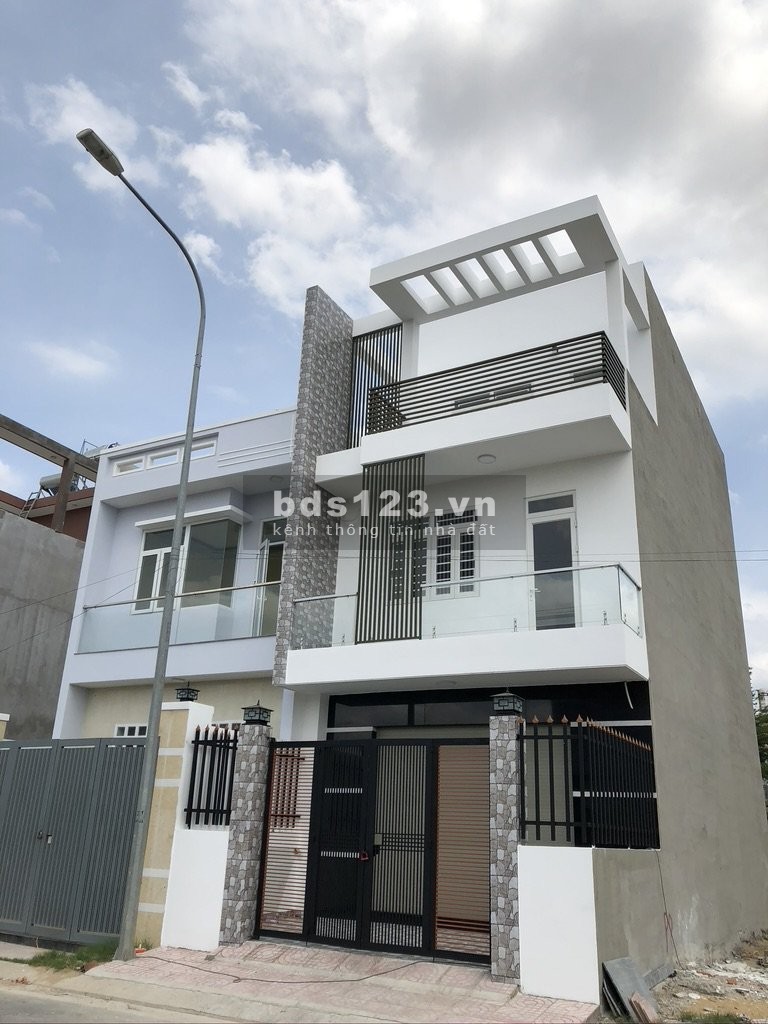 Nhà 1 trệt 2 lầu / 79-127m2 / gần chợ Bình Chánh chỉ từ 1.8 tỷ